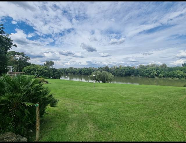2 BEDROOM TOWNHOUSE FOR SALE IN THREE RIVERS PROPER